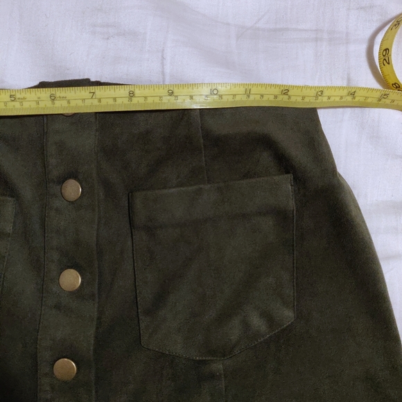 🎉3/$15🎉 F21 Green Button Front A-Line Mini Skirt - Picture 4 of 5